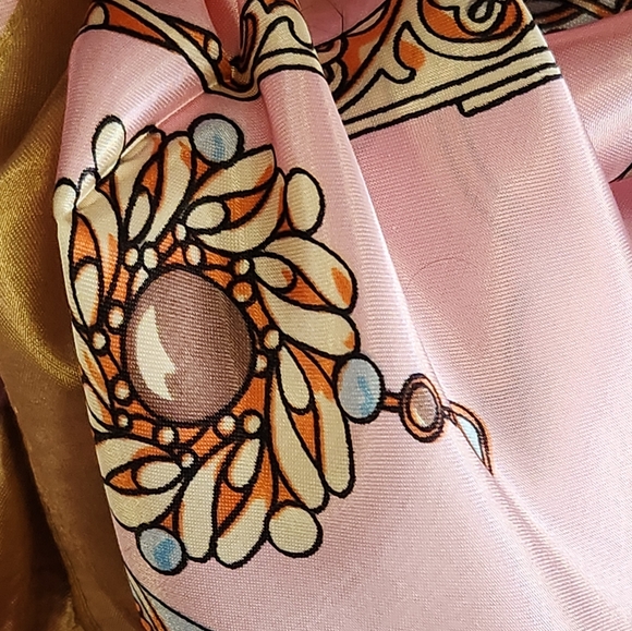 Stunning Head Scarf or Shoulder Wrap TAKE A LOOK! - Picture 7 of 7